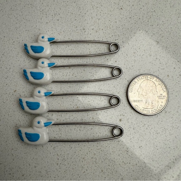 Set of 4 Vintage Duck Diaper Pins Blue and White Nursery Retro Baby - Picture 6 of 6
